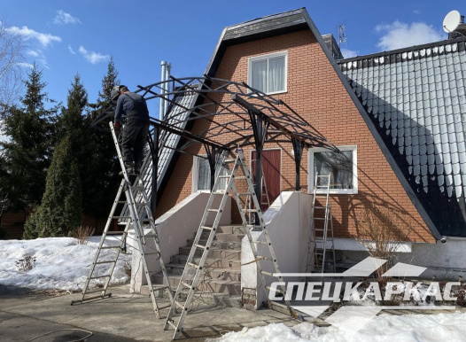 Навес из поликарбоната над входом в дом №46 - фото 1415