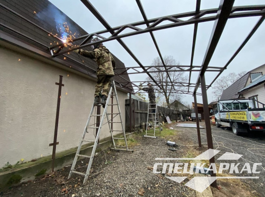 Навес из поликарбоната для автомобиля к дому №70 - фото 1654