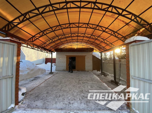 Арочный навес из поликарбоната для парковки двух автомобилей №7 (с фронтоном из поликарбрната) - фото 1035