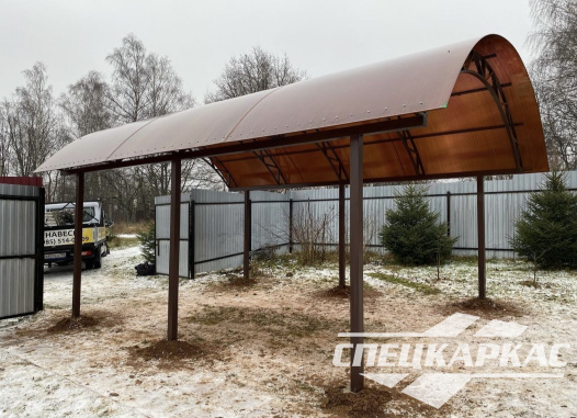 Навес из поликарбоната для парковки машины на даче №67 - фото 1630