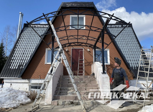 Навес из поликарбоната над входом в дом №46 - фото 1412