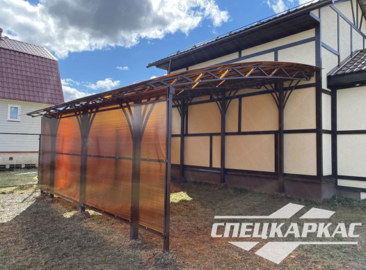Навес из поликарбоната к дому для автомобиля с закрытыми стенками №35 - фото 1312